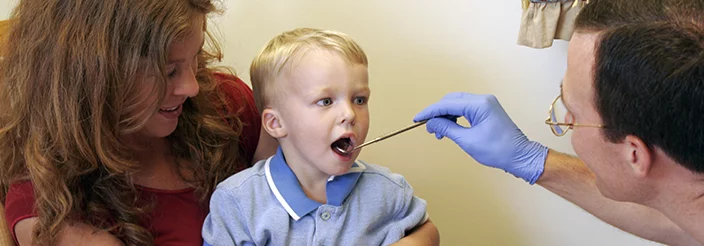 ¿Cuándo se debe ir al dentista por primera vez?