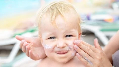 manchas blancas en la cara niños. Pitiriasis alba