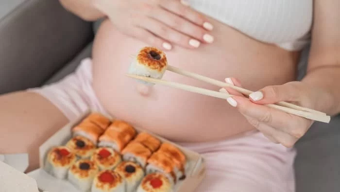 sushi, alimento que no puede comer una embarazada en los primeros meses